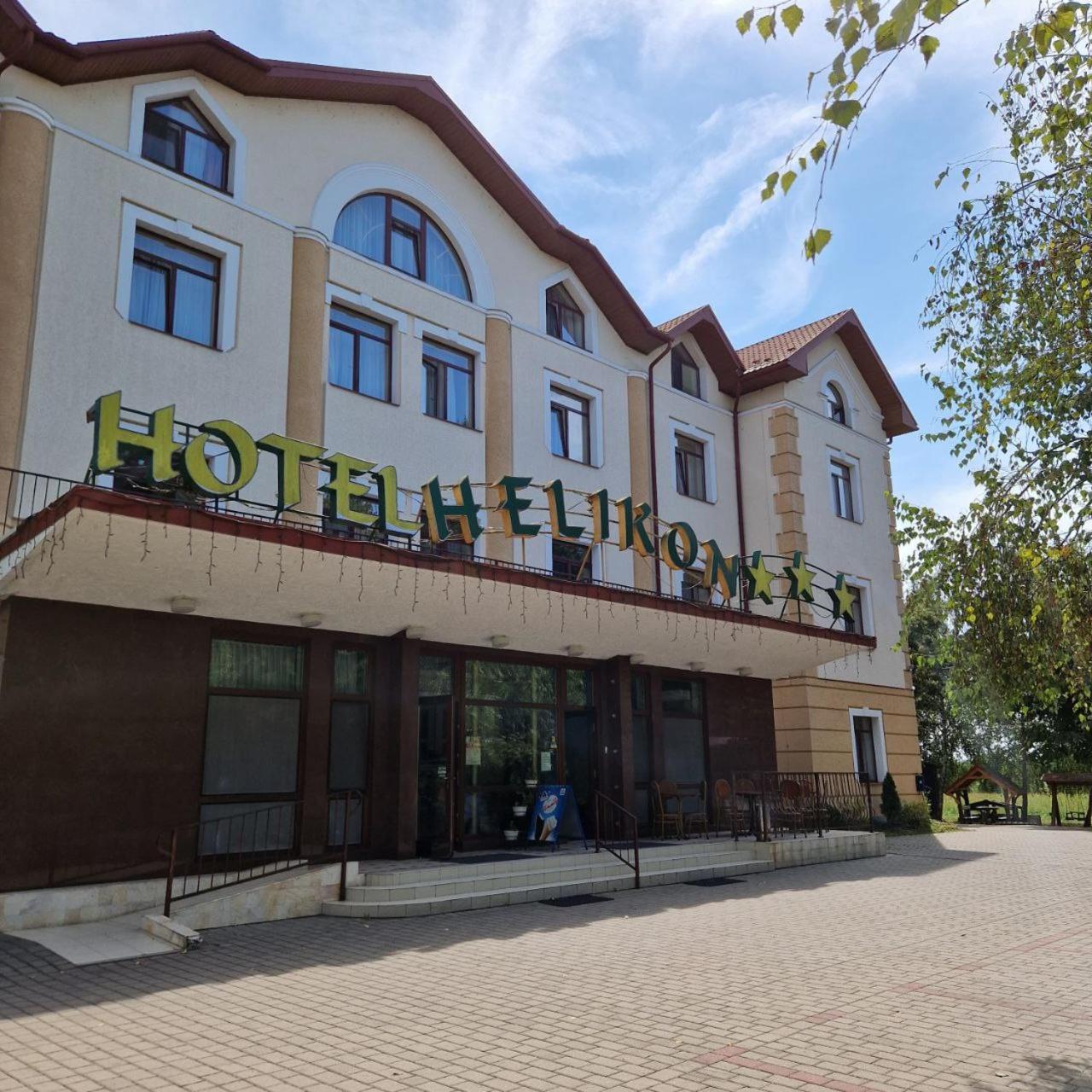 Hotel Helikon Yanoshi Buitenkant foto