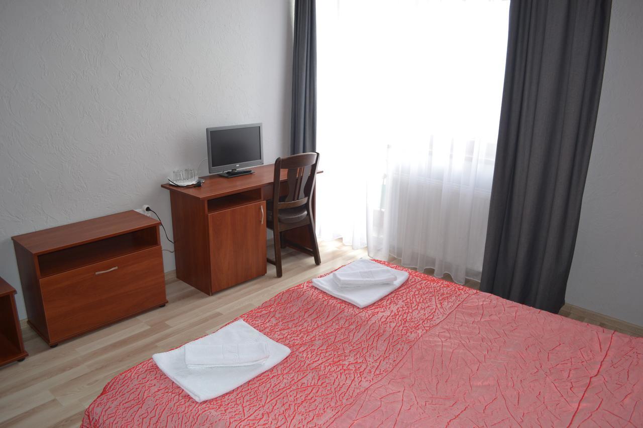 Hotel Helikon Yanoshi Buitenkant foto