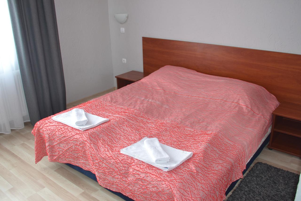 Hotel Helikon Yanoshi Buitenkant foto