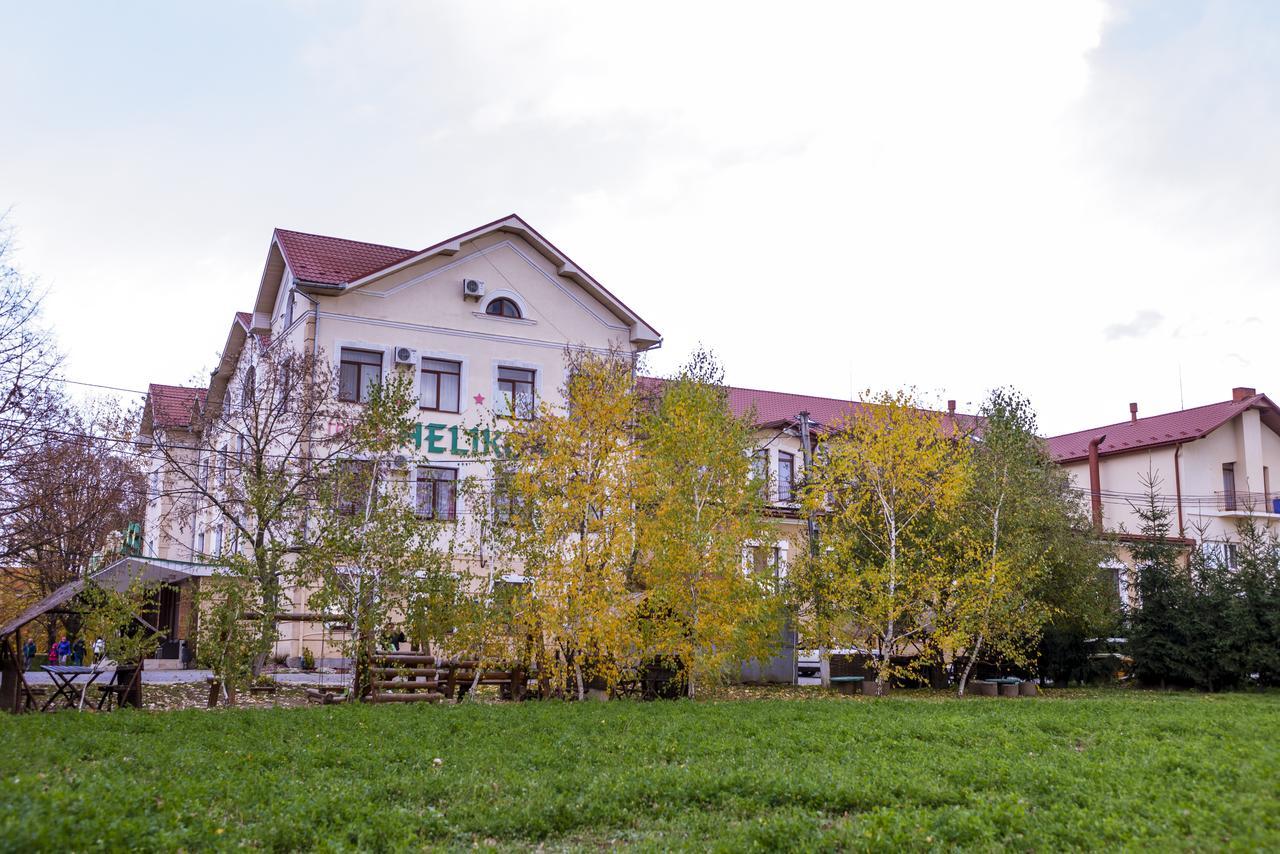 Hotel Helikon Yanoshi Buitenkant foto