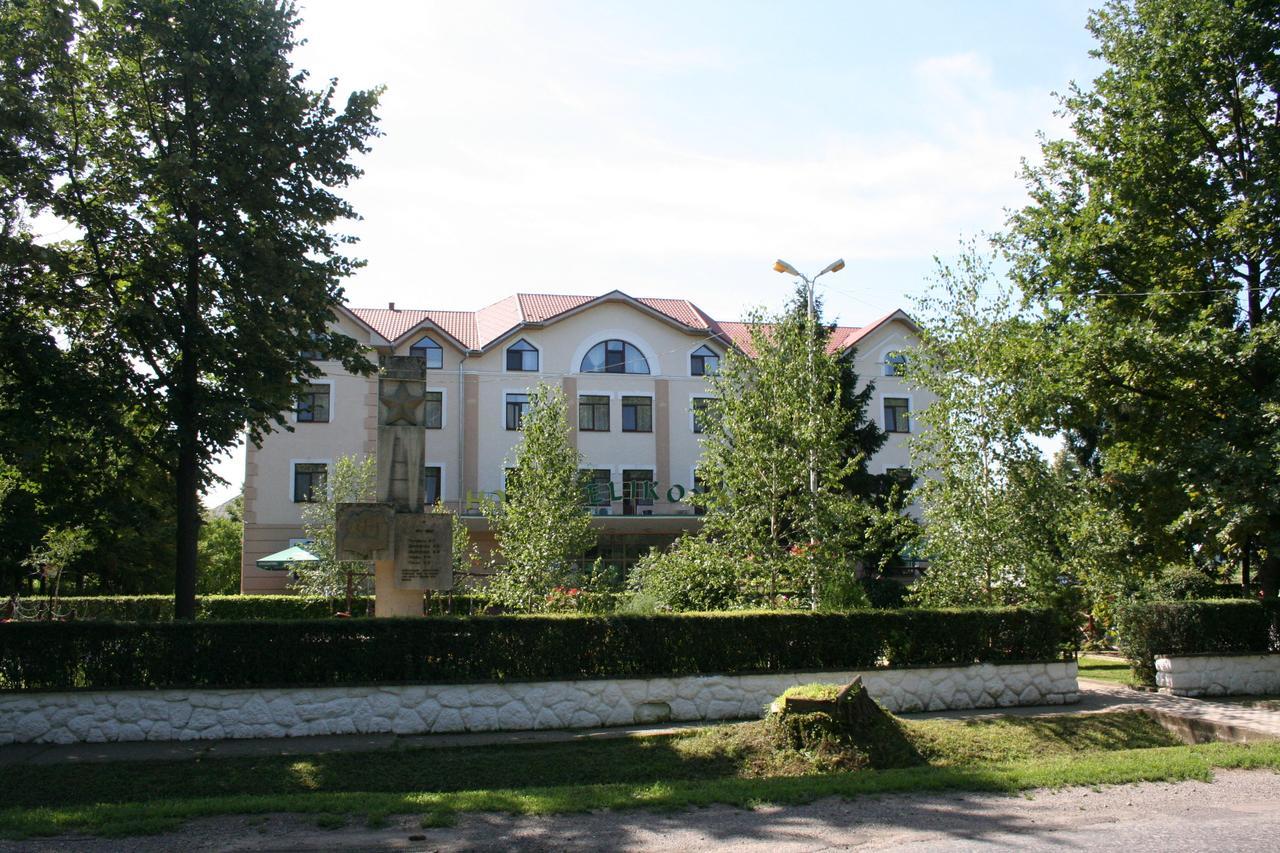 Hotel Helikon Yanoshi Buitenkant foto